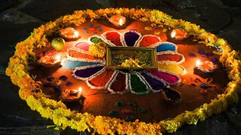 तिहार पर्वमा नेपाली घरभरि बलेका तेलका दियो